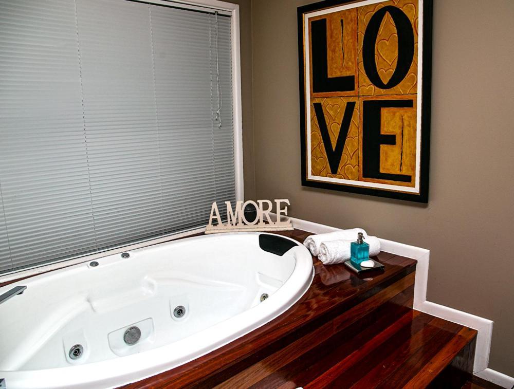 Amore On Buderim Rainforest Cabins Sunshine Coast Exteriör bild