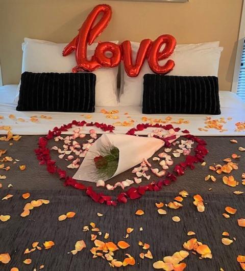 Amore On Buderim Rainforest Cabins Sunshine Coast Exteriör bild